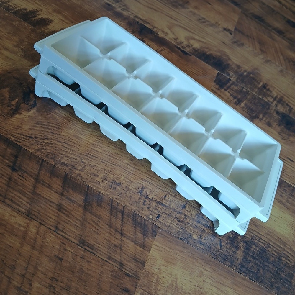 Vintage Unbranded Stacking Plastic Rectangle Ice Cube Trays Almond Beige